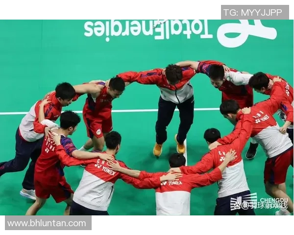 武汉羽毛球队杯赛精彩配合展现团队精神与默契配合之道 武汉羽毛球队杯赛精彩配合展现团队精神与默契配合之道